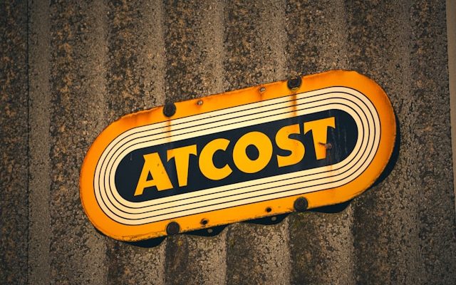 האם שלטים לעסקים ניתנים לפירוק והעברה בקלות?